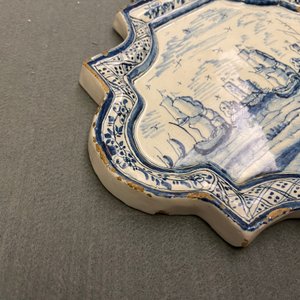 Een blauw-witte Delftse plaquette met maritiem decor, 18e eeuw — foto 7