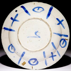Een blauw-witte Delftse schotel met chinoiseriedecor in kraak-stijl, 1e kwart 18e eeuw — foto 2
