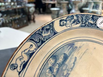 Een blauw-witte Delftse schotel met de ontvoering van Europa, 1e kwart 18e eeuw — foto 9