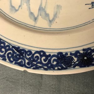 Een blauw-witte Delftse schotel met een driemaster, ca. 1700 — foto 5