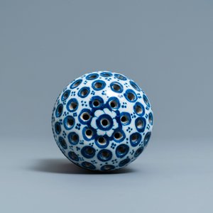 Een blauw-witte Delftse strooier, 18e eeuw — foto 6