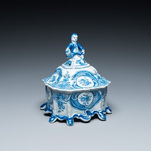 Een blauw-witte Delftse tabaksdoos met een edelman, 2e helft 18e eeuw — foto 1