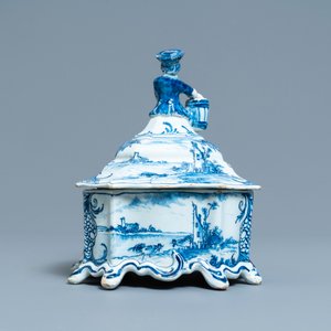 Een blauw-witte Delftse tabaksdoos met een jongen met een ton, 18e eeuw — foto 3