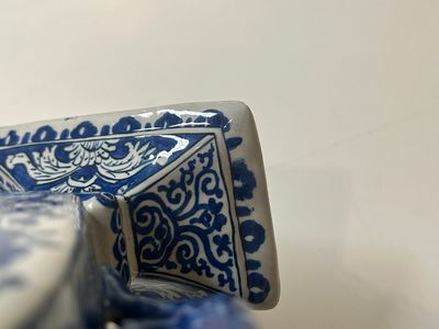 Een blauw-witte Delftse tulpenvaas met pauwen in een tuin, 17/18e eeuw — foto 4