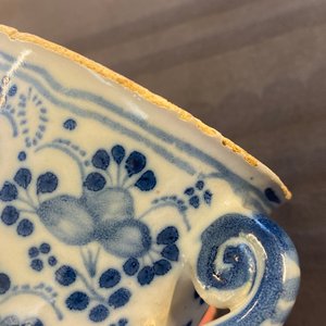 Een blauw-witte Delftse twee-orige beker, 18e eeuw — foto 15