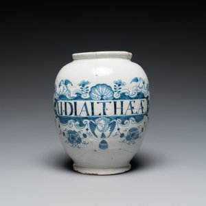 Een blauw-witte Engelse Delftware apothekerspot, wellicht Londen, 18e eeuw — foto 2
