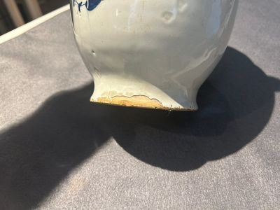 Een blauw-witte Engelse Delftware apothekerspot, wellicht Londen, 18e eeuw — foto 6