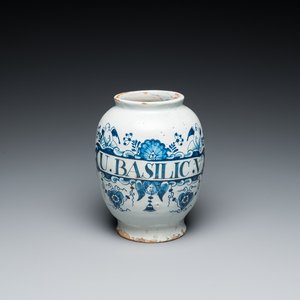 Een blauw-witte Engelse Delftware apothekerspot, wellicht Londen, 18e eeuw — foto 1