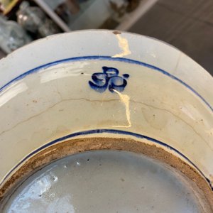 Een blauw-witte Iznik schotel met floraal decor, Turkije, eind 16e eeuw — foto 10