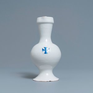 Een blauw-witte kan met een heraldisch kruis, Frankrijk of Duitsland, 17e eeuw — foto 2