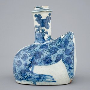 Een blauw-witte kendi in de vorm van een kikker, Wanli, 1573-1619 — foto 2