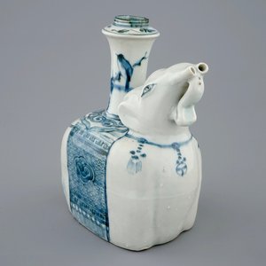Een blauw-witte kendi in de vorm van een olifant, Ming Dynastie, Wanli, 1573-1619 — foto 1