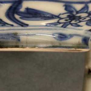 Een blauw-witte kraak porseleinen wijnpot met deksel, Wanli, 1573-1619 — foto 14