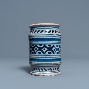 Een blauw-witte majolica albarello, Noordelijke Nederlanden, vroeg 17e eeuw — foto 2