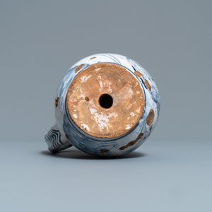 Een blauw-witte Rijsels aardewerken fopkan, 18e eeuw — foto 7