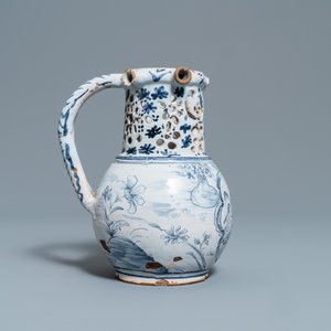 Een blauw-witte Rijsels aardewerken fopkan, 18e eeuw — foto 2
