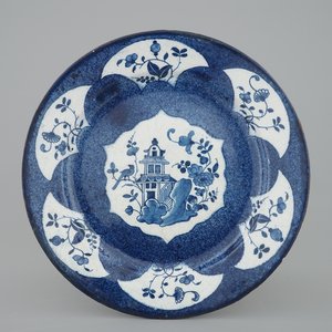 Een blauw-witte schotel in Engelse Delftware, Bristol, 18e eeuw — foto 1