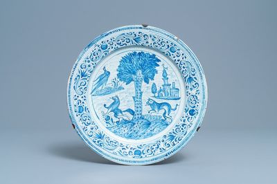 Een blauw-witte schotel met dieren bij een boom, Laterza, Italë, 18e eeuw