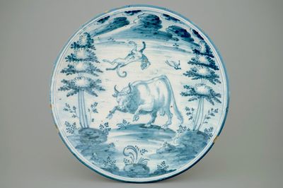 Een blauw-witte Spaanse schotel, Talavera, 17e eeuw