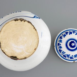 Een blauw-witte tabakspot met deksel 'Tabac de Paris', Brussel, eind 18e eeuw — foto 6