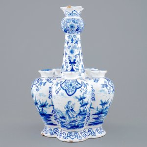 Een blauw-witte tulpenvaas in Delftse stijl, Frankrijk, 19e eeuw — foto 2