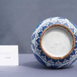 Een blauw-witte vaas in Iznik-stijl, wellicht Samson, Frankrijk, 19e eeuw — foto 18
