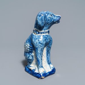 Een blauwwit Delfts model van een hond, 1e helft 18e eeuw — foto 1