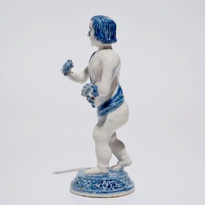 Een blauwwit Delfts model van een staande Bacchus, vroeg 18e eeuw — foto 5