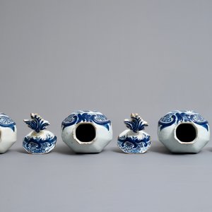 Een blauwwit Delfts vijfdelig kaststel met paradijsvogels, 18e eeuw — foto 7