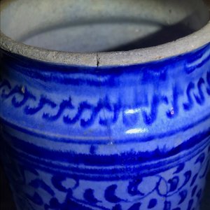Een blauwwitte Antwerpse majolica albarello met decor 'alla porcelana', 2e helft 16e eeuw — foto 8
