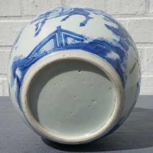 Een blauwwitte Chinese gemberpot met spelende jongens, Kangxi — foto 17