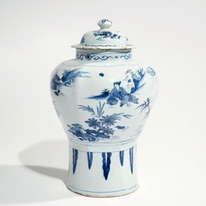 Een blauwwitte Delftse chinoiserie dekselvaas, 2e helft 17e eeuw — foto 4