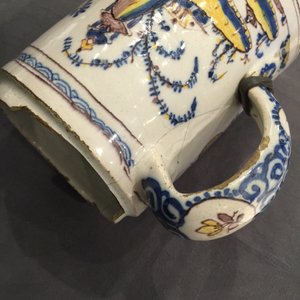 Een blauwwitte Delftse chinoiserie kom en een polychrome kroes, Braunschweig, 1e helft 18e eeuw — foto 10