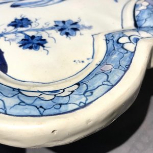 Een blauwwitte Delftse chinoiserie plaquette met een olifant, 18e eeuw — foto 6