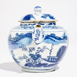 Een blauwwitte Delftse chinoiserie theepot, 1e helft 18e eeuw — foto 2