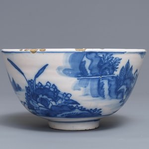 Een blauwwitte Delftse kom met chinoiserie decor, 17e eeuw — foto 2