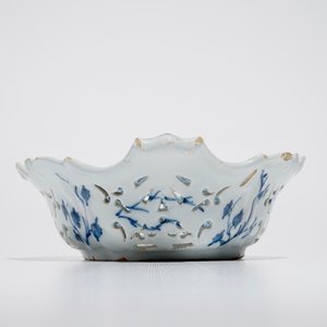 Een blauwwitte Delftse opengewerkte mand met chinoiserie decor, 18e eeuw — foto 3