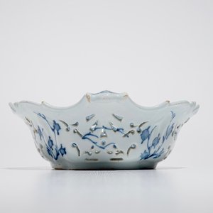 Een blauwwitte Delftse opengewerkte mand met chinoiserie decor, 18e eeuw — foto 5