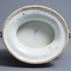 Een blauwwitte Delftse pelgrimsfles, laatste kwart 17e eeuw — foto 5