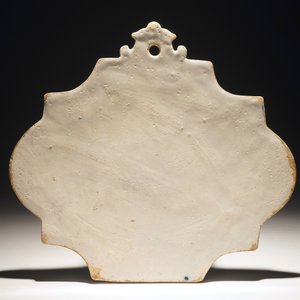 Een blauwwitte Delftse plaquette met herten, 18e eeuw — foto 2