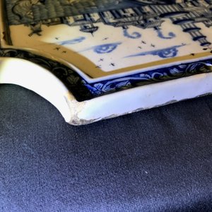 Een blauwwitte Delftse plaquette met maritiem decor, 18e eeuw — foto 19