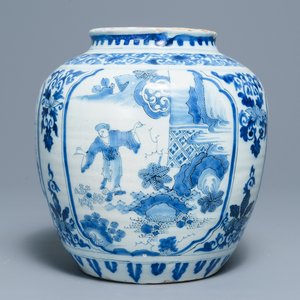 Een blauwwitte Delftse pot met chinoiserie decor, eind 17e eeuw — foto 3