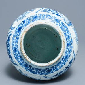 Een blauwwitte Delftse pot met chinoiserie decor, eind 17e eeuw — foto 4