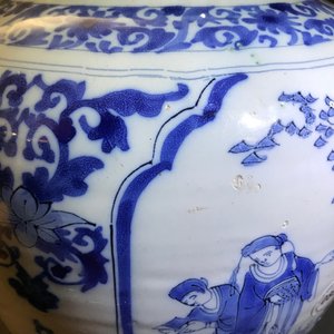Een blauwwitte Delftse pot met chinoiserie decor, eind 17e eeuw — foto 9