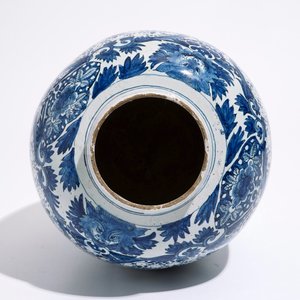 Een blauwwitte Delftse pot met chinoiseriedecor, 17e eeuw — foto 5
