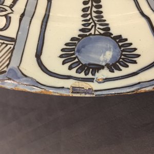 Een blauwwitte Delftse schotel met chinoiserie decor in kraak-stijl, laatste kwart 17e eeuw — foto 8