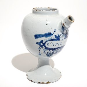 Een blauwwitte Delftse siroopkan "S:Capil:Ven", 18e eeuw — foto 1