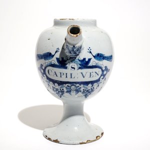 Een blauwwitte Delftse siroopkan "S:Capil:Ven", 18e eeuw — foto 2