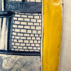 Een blauwwitte Delftse 'tabakswinkel' plaquette met gele rand, 18e eeuw — foto 3