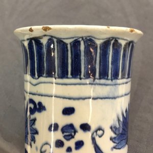 Een blauwwitte Delftse vaas met chinoiserie decor, 18e eeuw — foto 8